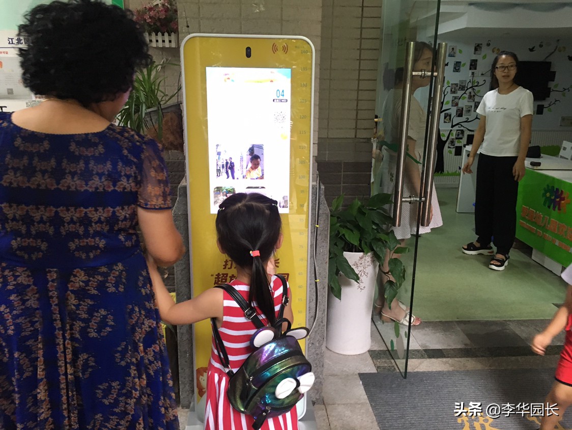 幼儿园入学竞争比 100:1！家长为抢名额连夜排队